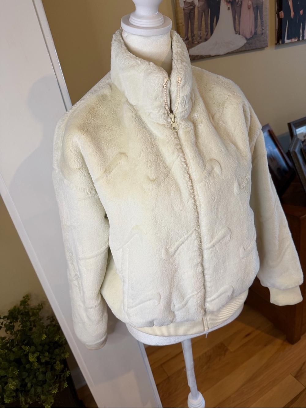 Nike Sportswear Big Kids (Girls) All-Over Print Faux Fur Full-Zip Jacket - Picture 2 of 16